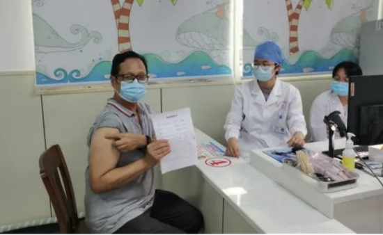 生活在广西桂林的台胞凭自愿申请，免费打到新冠疫苗