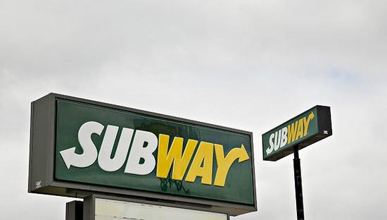 subway已经连续两年大范围关店.图片来源:视觉中国