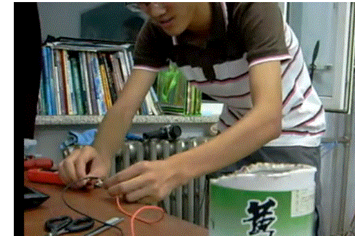 很显然，手机锂电池是经不起这种测试的