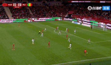 塞巴里头球攻门