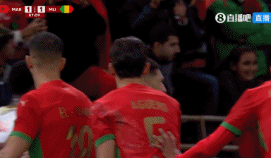 亚米克头球攻门