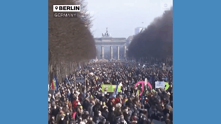 ▲ 2022年2月27日，超过10万人在德国柏林游行声援乌克兰、讨伐俄罗斯