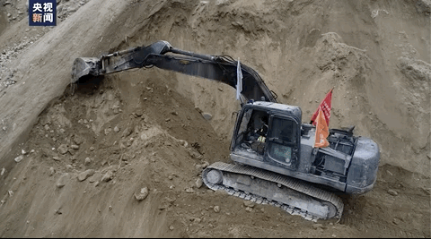 △蜀道集团雅叶高速康定过境段抢险队