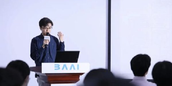 月之暗面融资超10亿美元：阿里领投 创始人为清华90后学霸杨植麟|90后|阿里|学霸_新浪新闻