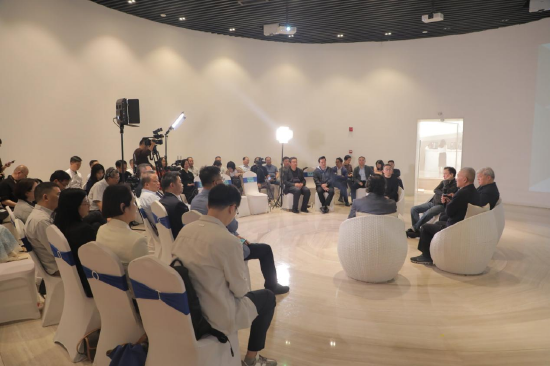 中国出版协会理事长邬书林