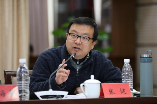 《人民日报》文艺部文学编辑室主编张健《人民日报》文艺部文学编辑室