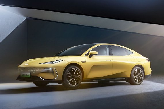 吉利银河 E8 官宣12 月16日开启预售