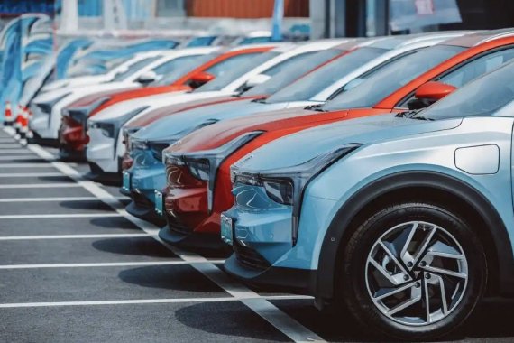 新能源车市呈现“三国杀”格局