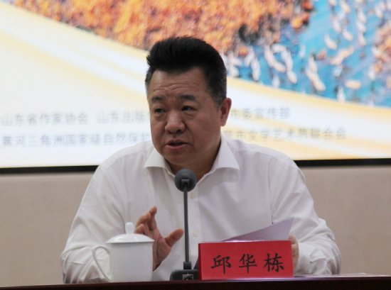 全国政协常委，中国作家协会党组成员、副主席、书记处书记邱华栋