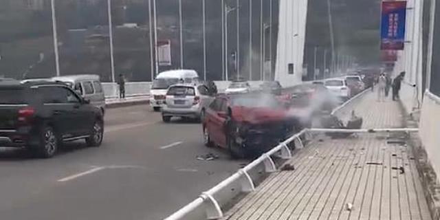 一文读懂重庆公交坠江事件