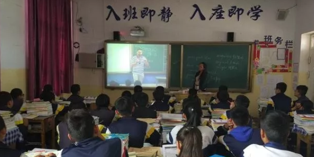 这块屏幕让88人考上清华北大