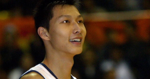 易建联青涩照回顾