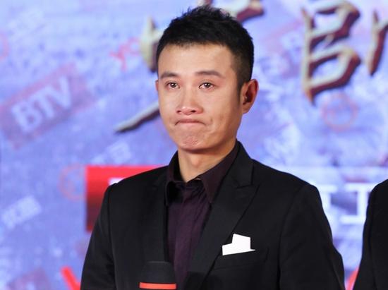 文章现身哭红双眼