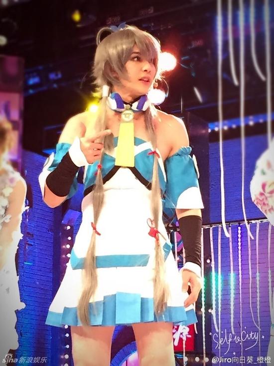汪东城cos二次元少女洛天依
