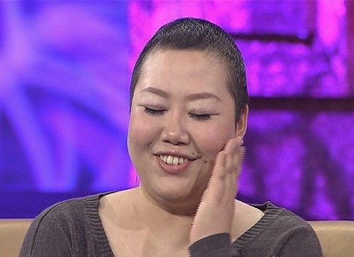  熊顿走了，可是她留下的笑容和温暖一直都在，就像梵高笔下的向日葵。虽然电影中的故事情节跟真人真事有所出入，但是那种乐观温暖的情绪传达得很好，很感 染人。第一次感觉到，原来哭和笑可以这样亲密地转换，笑，让你笑得很心疼带泪，哭，让你哭得痛快心里温暖。也相信每一个看过这部电影的人都会被感动，会更 懂得珍惜生命。