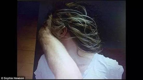 艺术家邀请男人“强奸”自己还录下视频