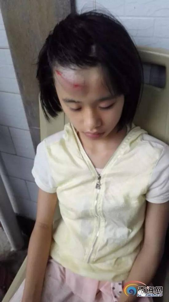 海南龙卷风过境一片狼藉