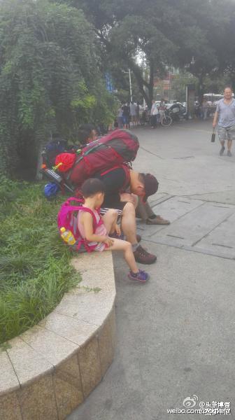 4岁背包客随父挑战川藏线