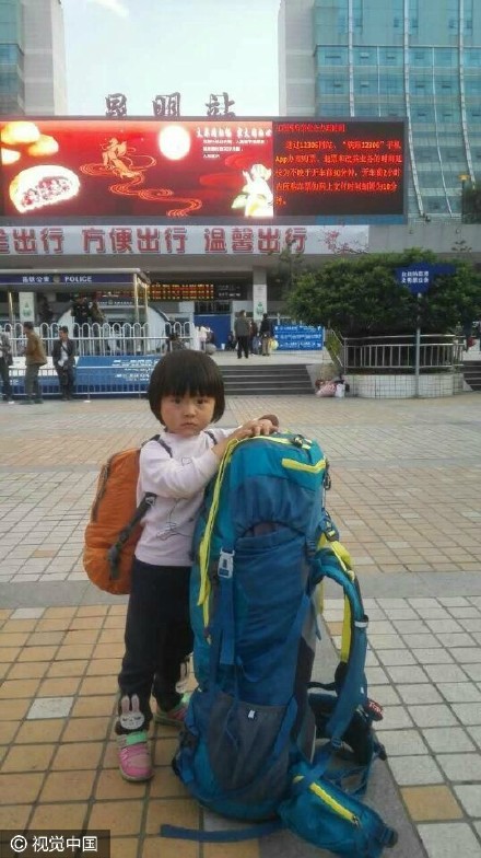 4岁背包客随父挑战川藏线