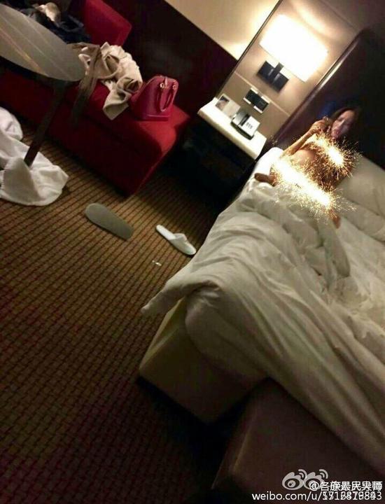 有网友爆料称王宝强带着律师和一帮人现场捉奸，而线索正是宋喆的妻子杨慧提供的。 