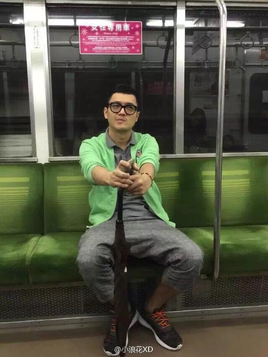 网传王宝强经纪人宋喆照片