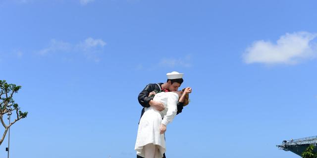 “胜利之吻”女主角去世了