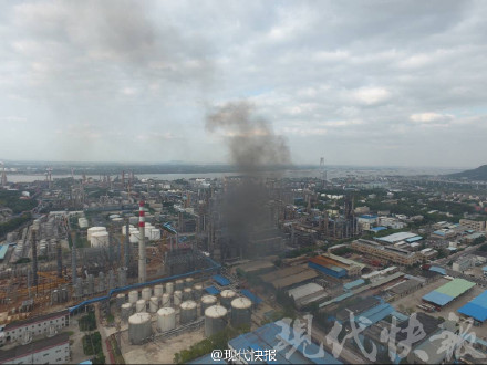 中石化南京炼油厂发生火灾
