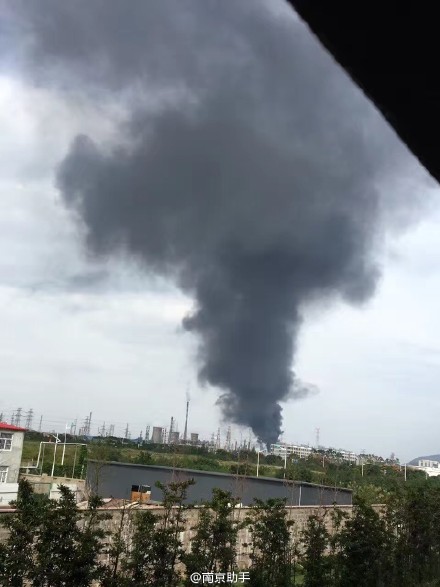 中石化南京炼油厂发生火灾