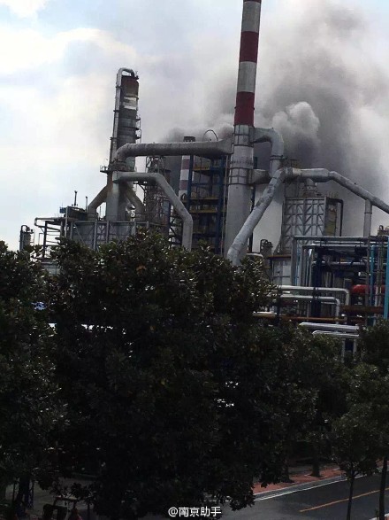 中石化南京炼油厂发生火灾