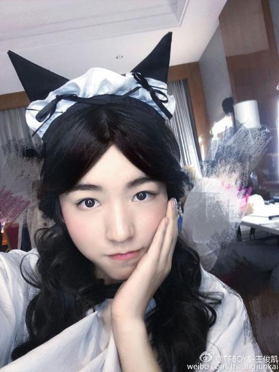 有颜任性！王俊凯女装软萌妩媚自由切换