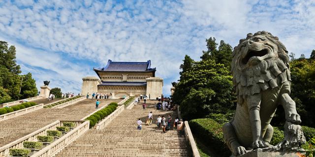孙中山诞辰150周年之际的南京城