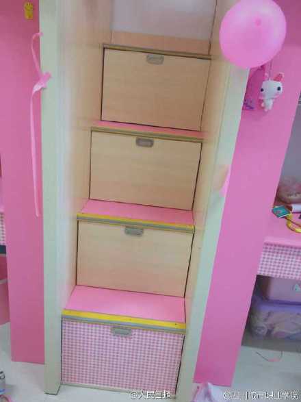 高校女生打造粉色系寝室