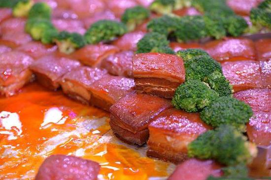 厨师用百块红烧肉制中国地图 33头猪作原料