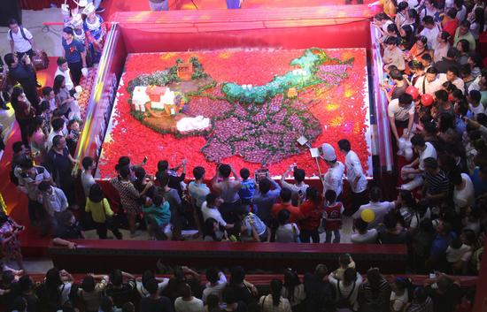 厨师用百块红烧肉制中国地图 33头猪作原料