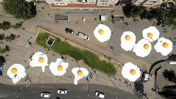 智利首都街头的荷包蛋