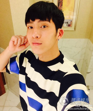 爱在厕所里自拍的明星