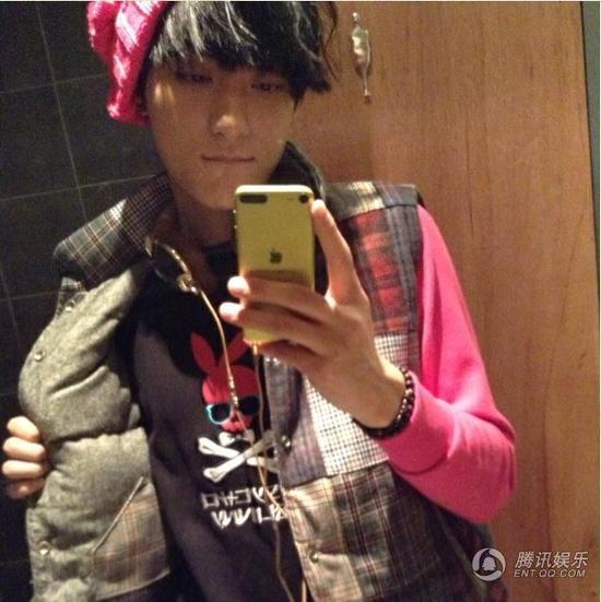 爱在厕所里自拍的明星