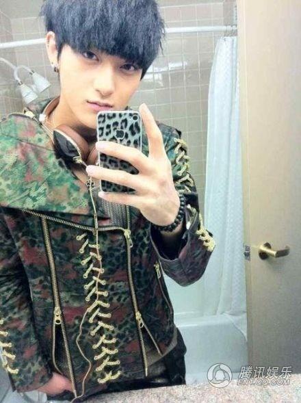 爱在厕所里自拍的明星