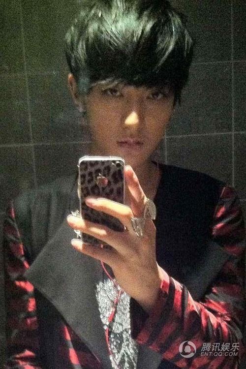 爱在厕所里自拍的明星