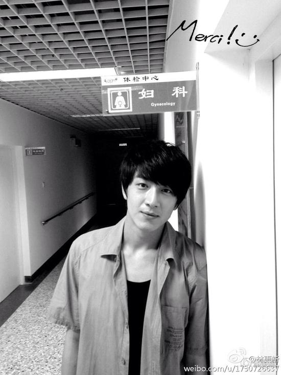 爱在厕所里自拍的明星