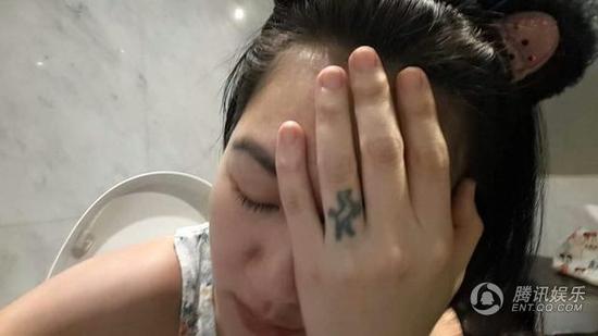 爱在厕所里自拍的明星