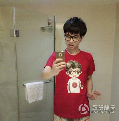 爱在厕所里自拍的明星