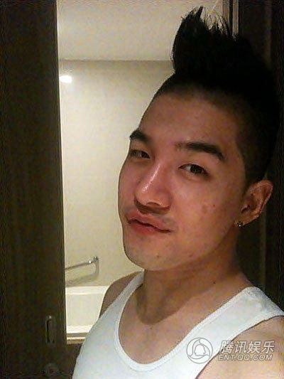 爱在厕所里自拍的明星