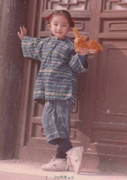 杨幂童年照