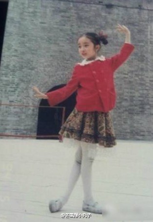 杨幂童年照