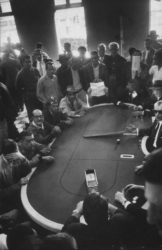 纸醉金迷的赌场，赌客云集