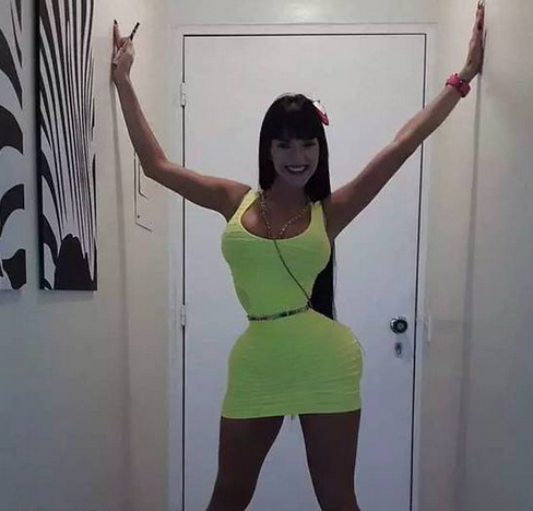 无敌了！女子整容20多次，整成了“沙漏状”