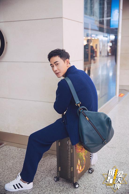 刘嘉玲罗晋已经开始给墨镜打马赛克了