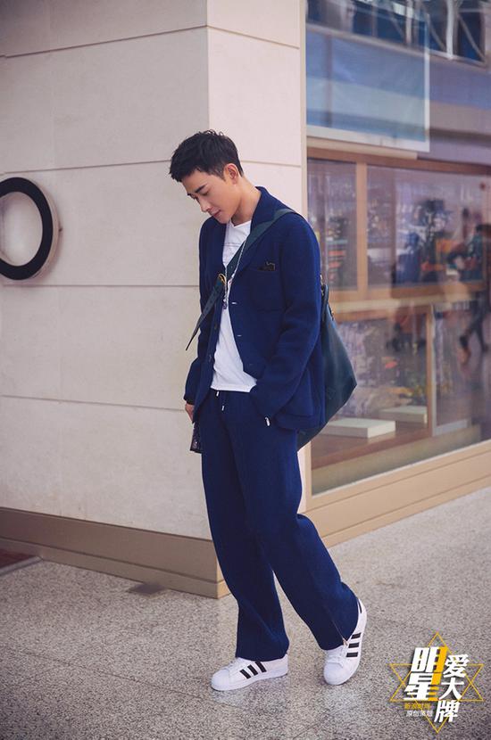 刘嘉玲罗晋已经开始给墨镜打马赛克了