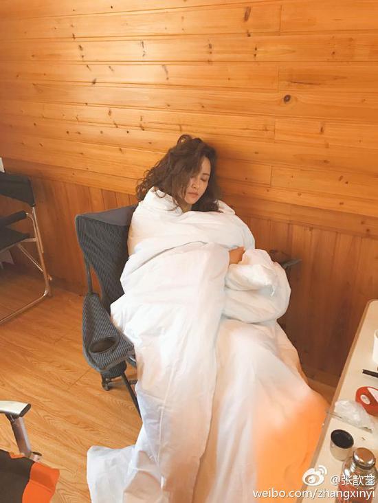 张歆艺发文斥责医生 